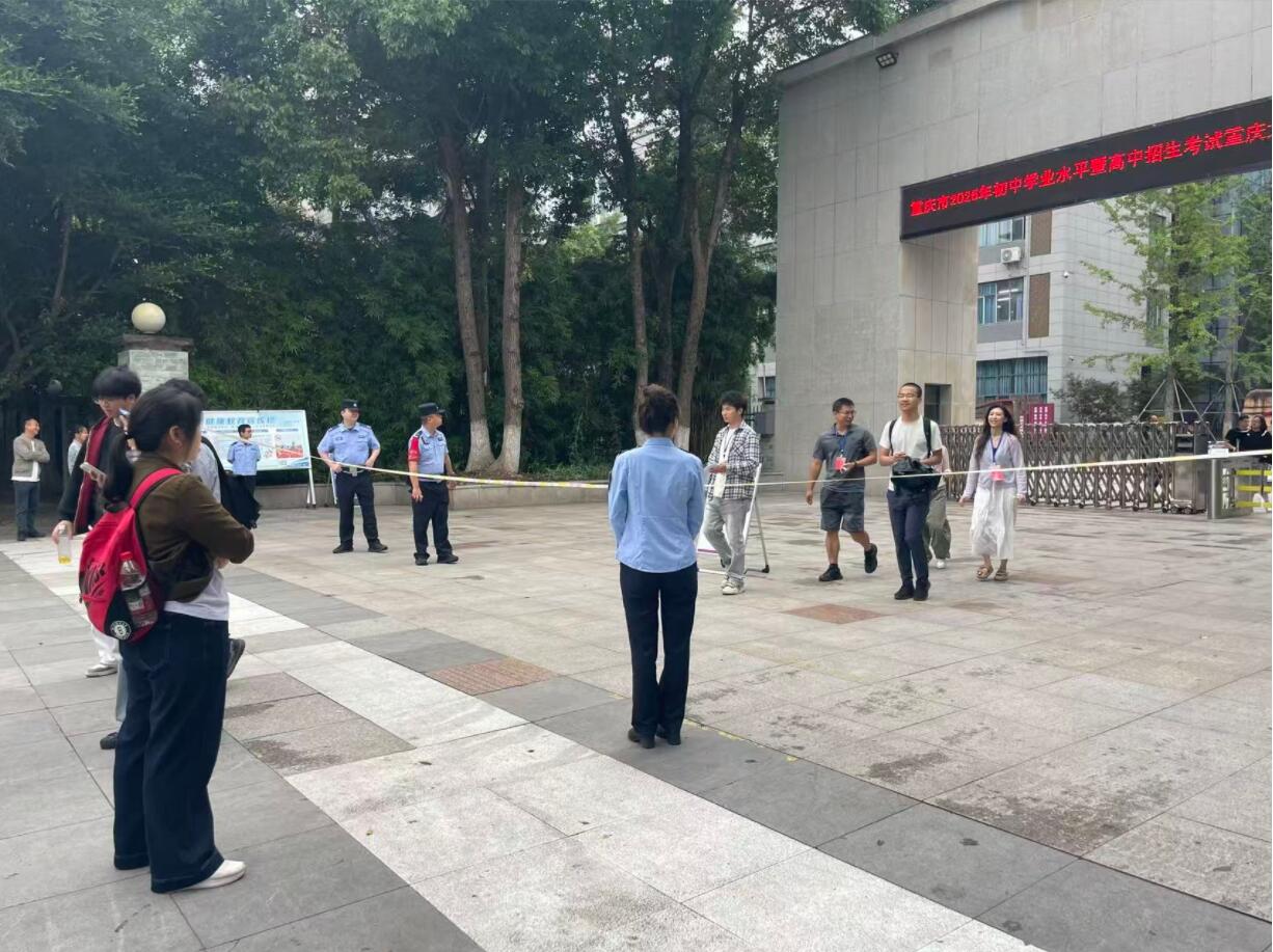 区城市管理局开展中考护考行动