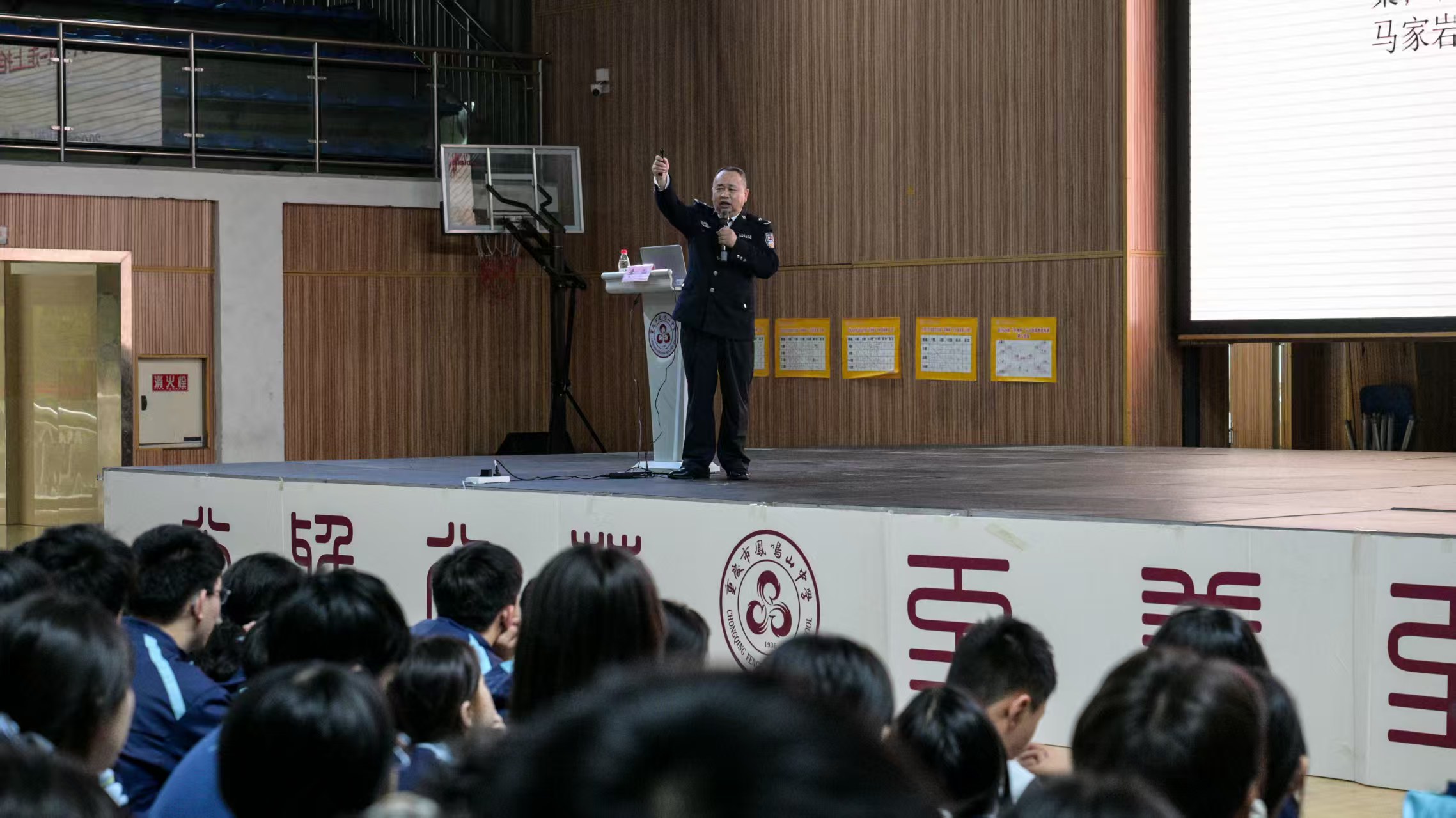 区公安分局开展禁毒宣传进校园活动3.jpg