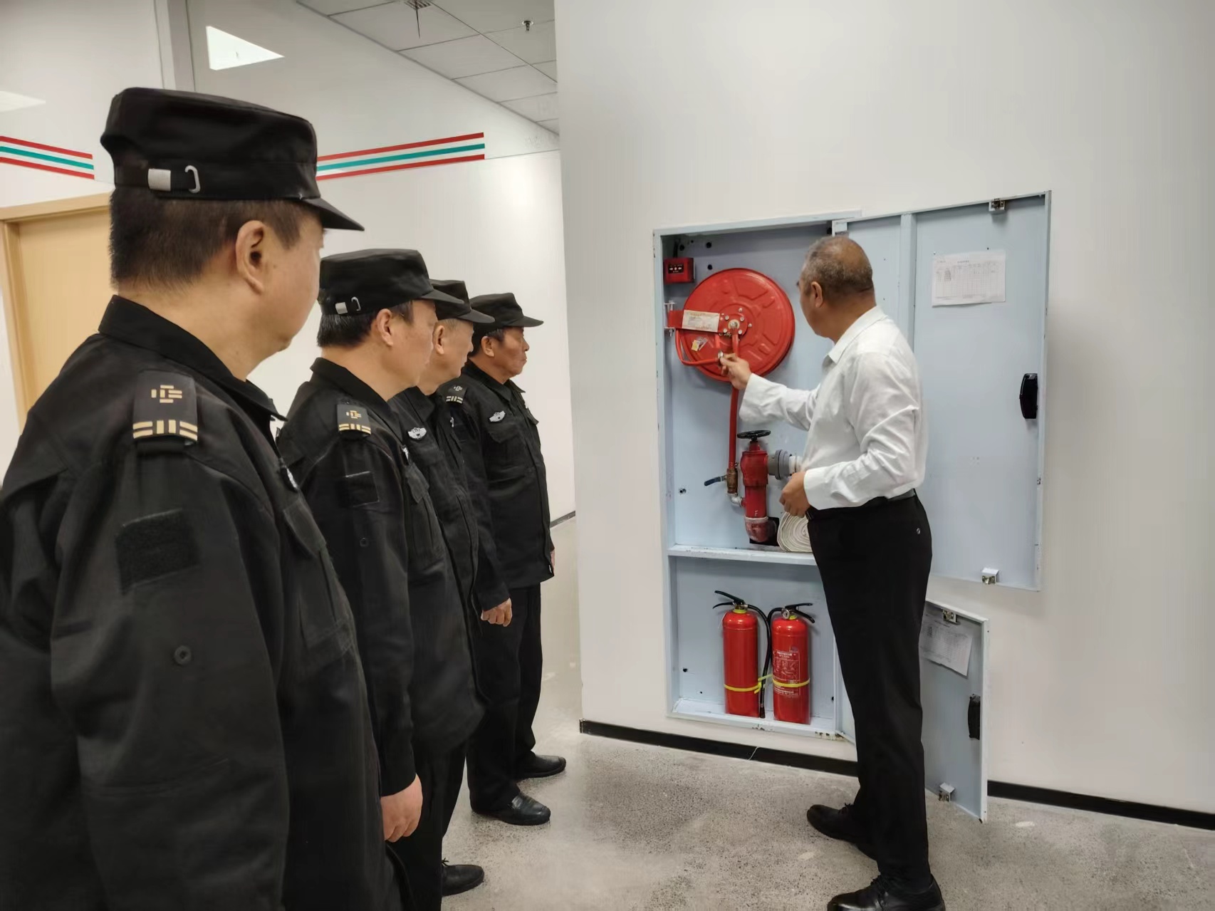 沙坪坝区机关事务管理局深入开展安全生产月活动