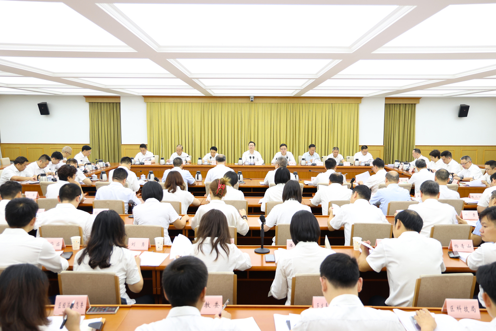 沙坪坝区2025年政党协商座谈会举行 祁美文主持并讲话 王银川通报有关情况 赖明才杨邦维出席