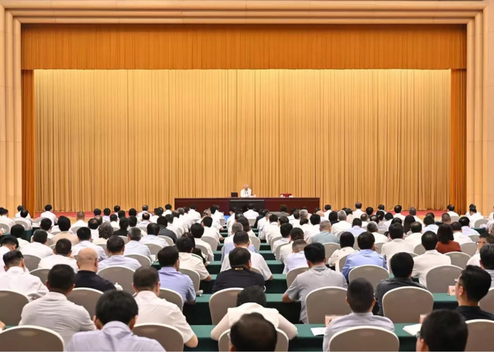 “智荟巴渝”大讲堂举办专题讲座 袁家军王炯程丽华出席 于海斌作专题报告
