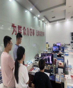 回龙坝镇：退役军人服务站组织收看志愿军烈士遗骸迎回和安葬仪式