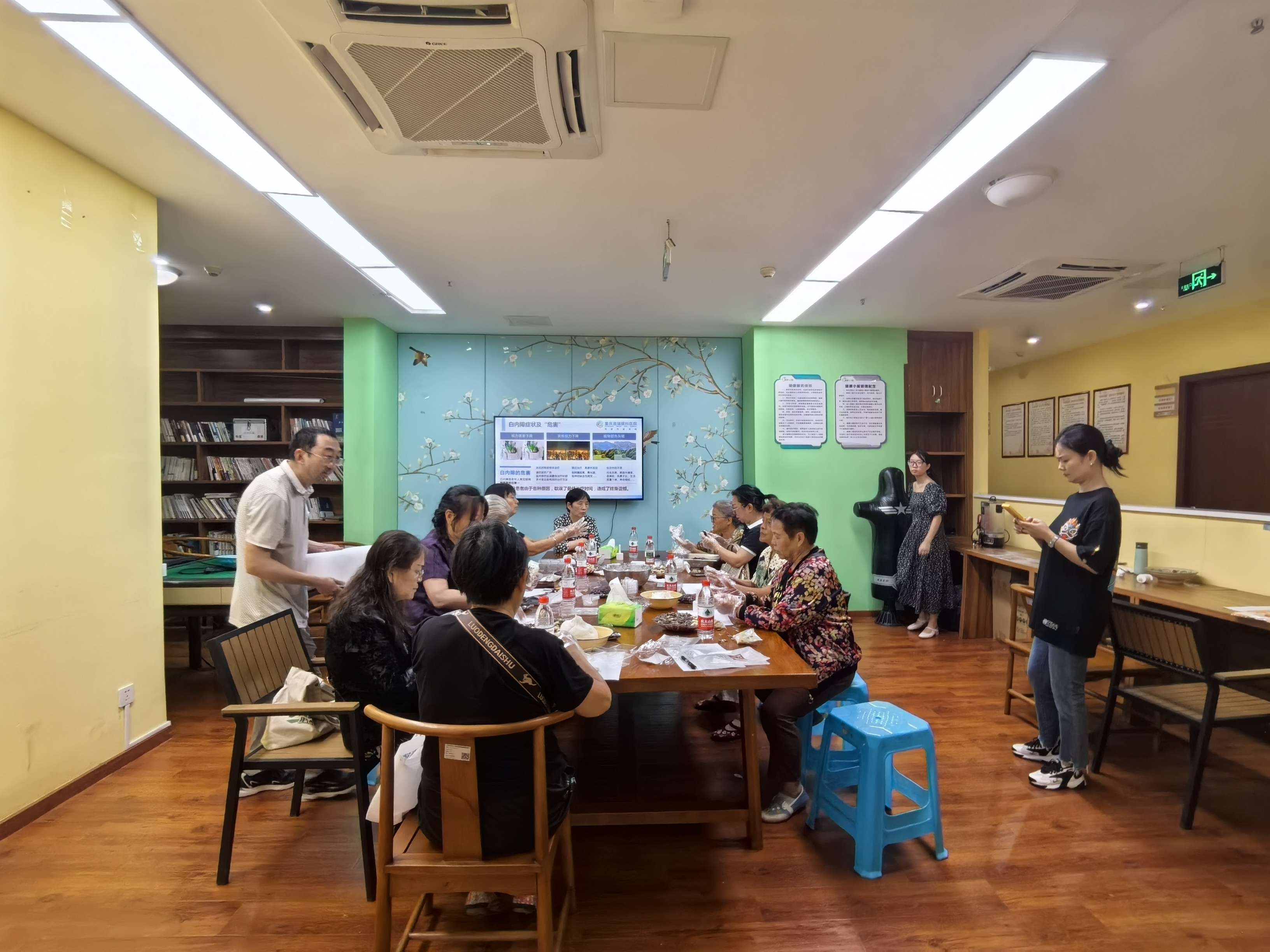 覃家岗街道新鸣社区开展 “月满中秋 情系各族”主题活动