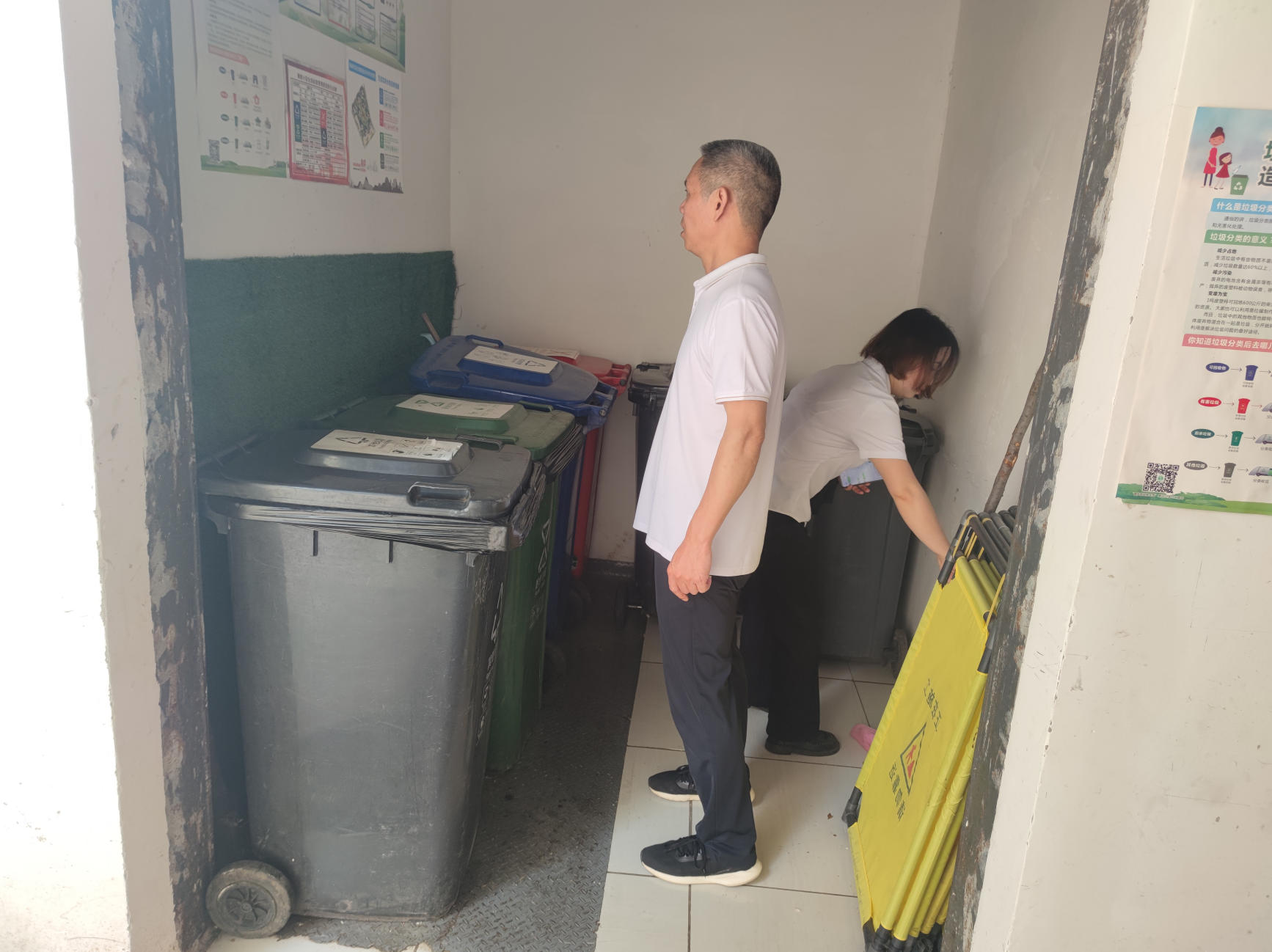 西部暗查进行时 垃圾分类不停步
