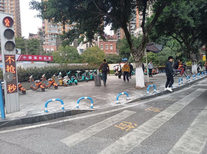 为民办实事   装“桩”暖人心