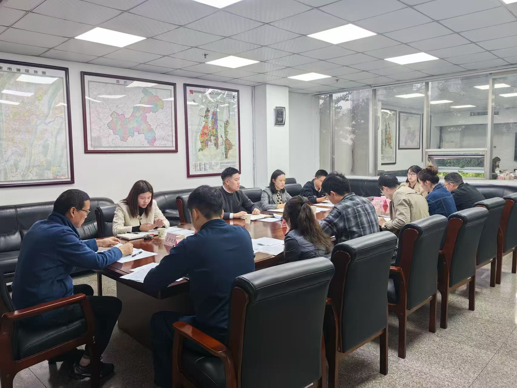 区发展改革委召开生产性服务业专班招商引资调度会