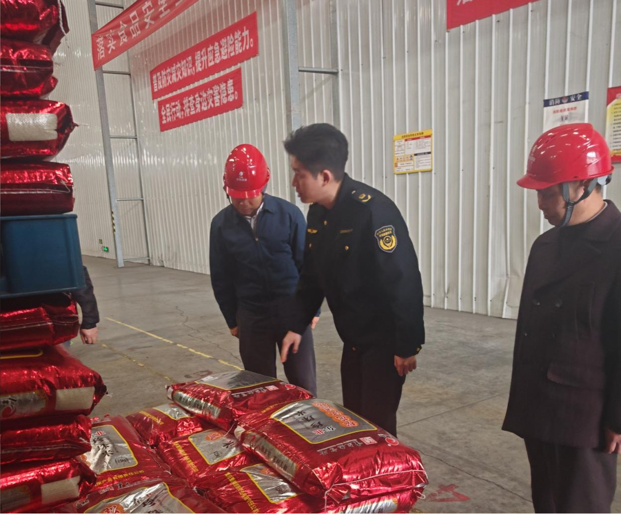 区发展改革委区市场监管局联合守护市民“舌尖上的安全”