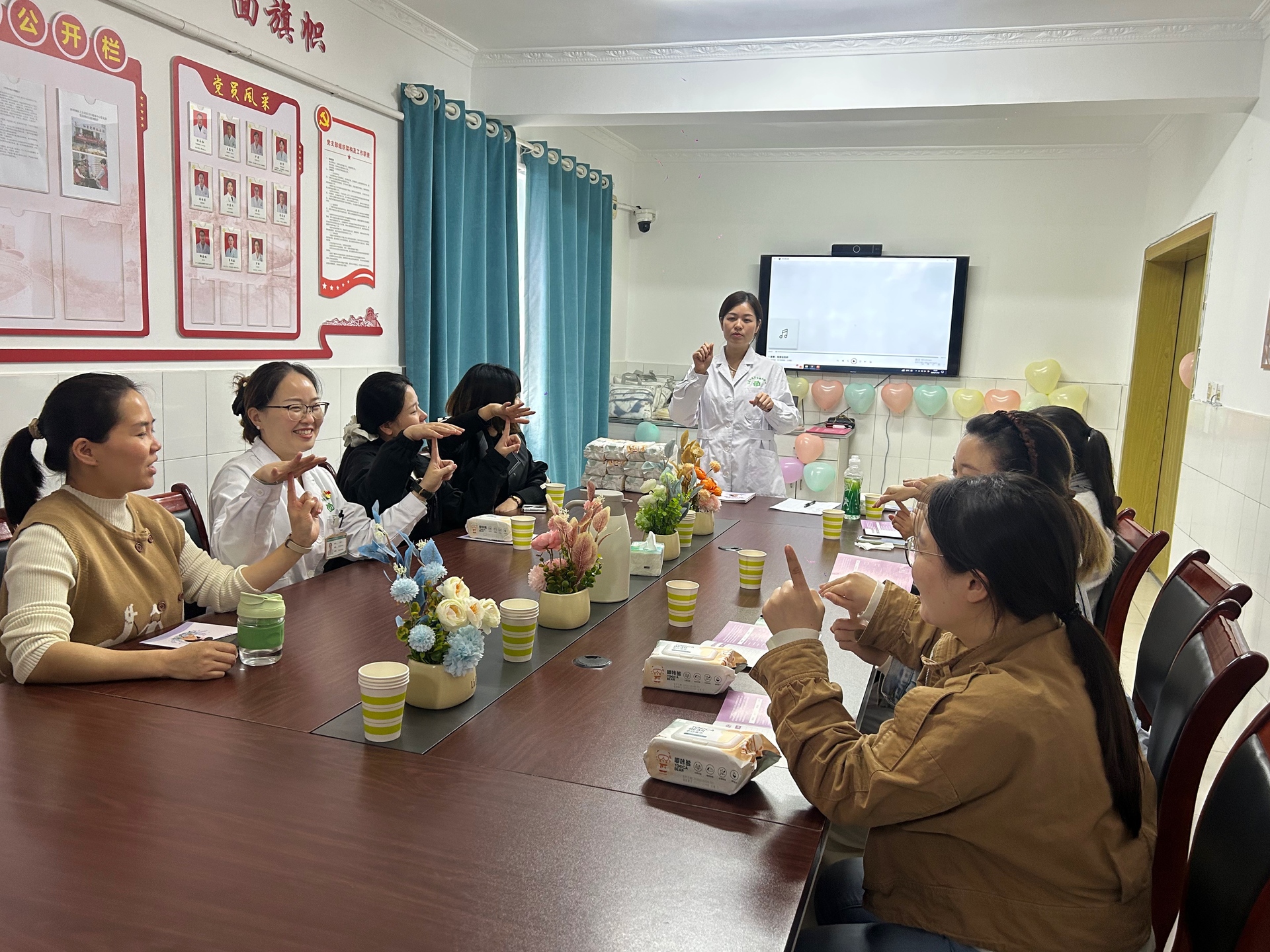 沙坪坝区妇幼保健院:深化“医社联动” 健康知识送到群众“家门口”1.jpg