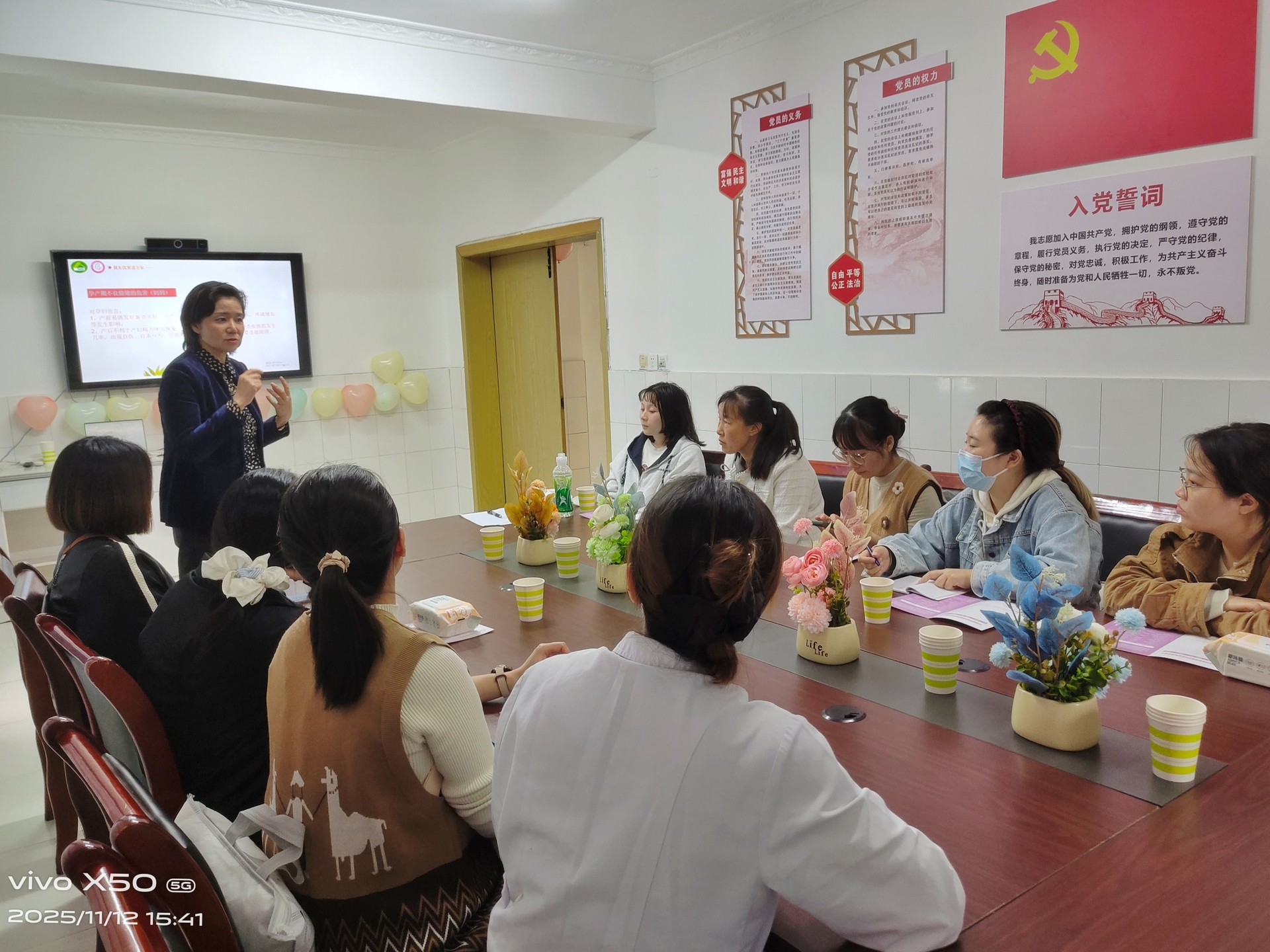 沙坪坝区妇幼保健院:深化“医社联动” 健康知识送到群众“家门口”2.jpg