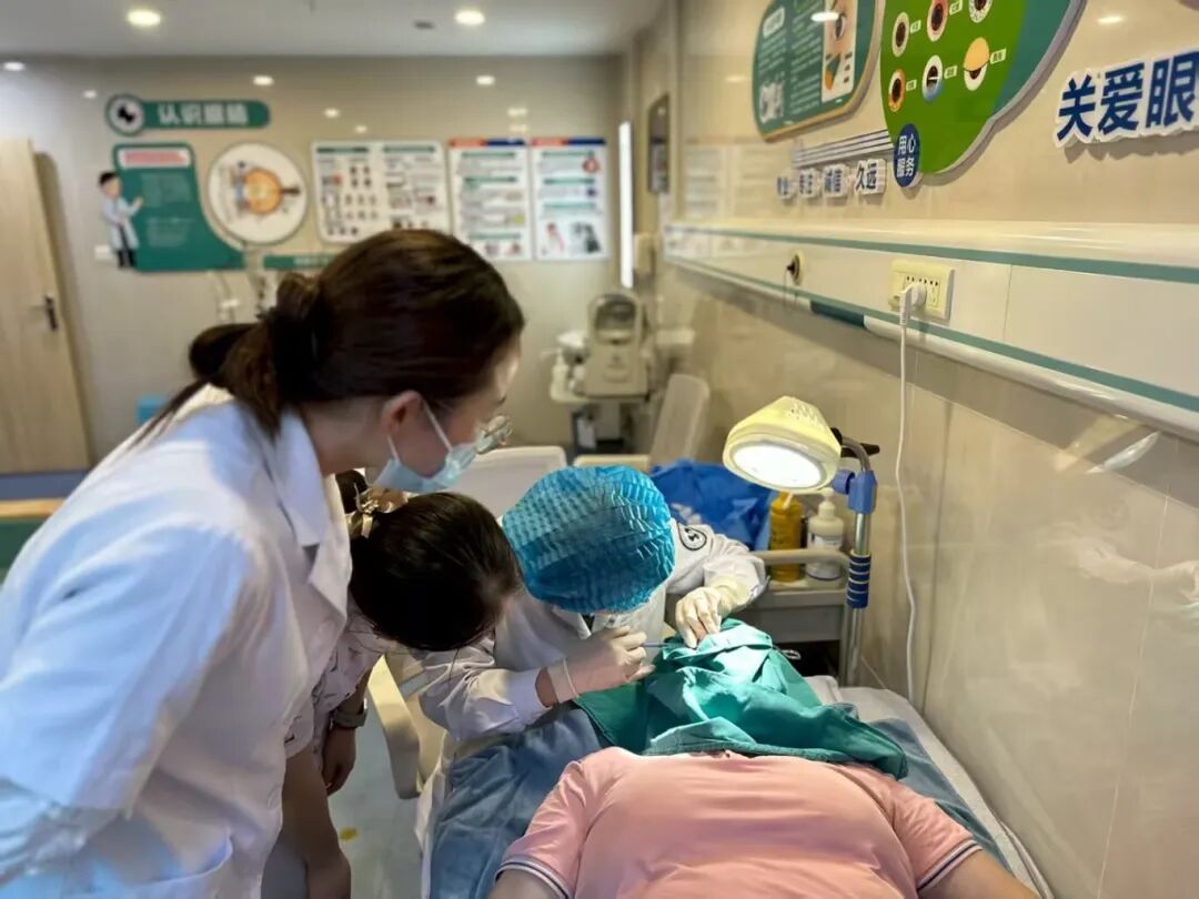 重庆市沙坪坝区人民医院医共体:专家沉基层 群众看病近1.jpg