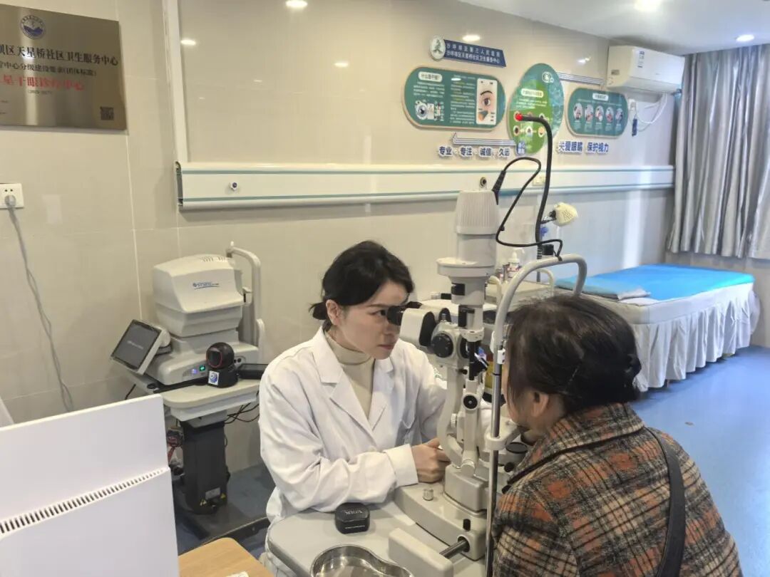 重庆市沙坪坝区人民医院医共体:专家沉基层 群众看病近2.jpg