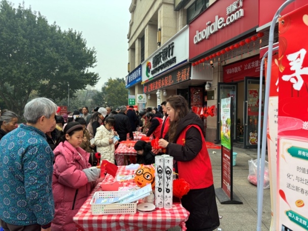 区住房城乡建委组织开展社区共建公益活动