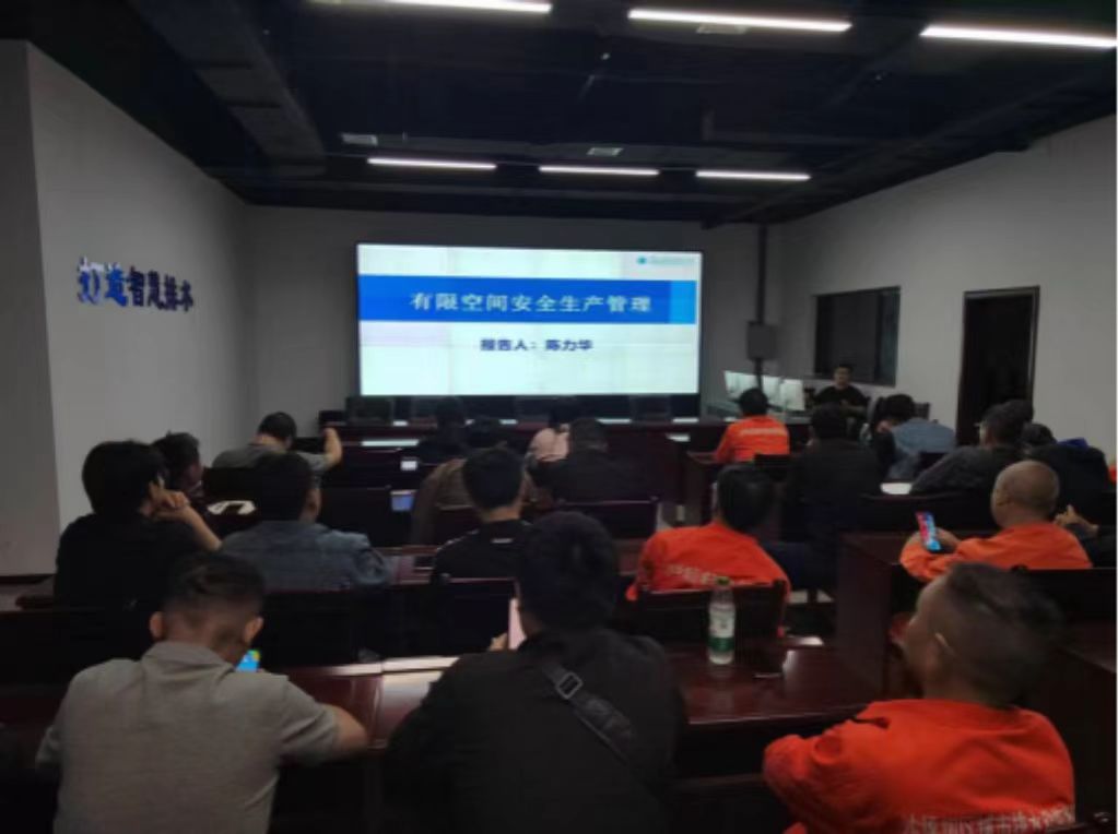 区住房城乡建委组织开展有限空间作业安全培训