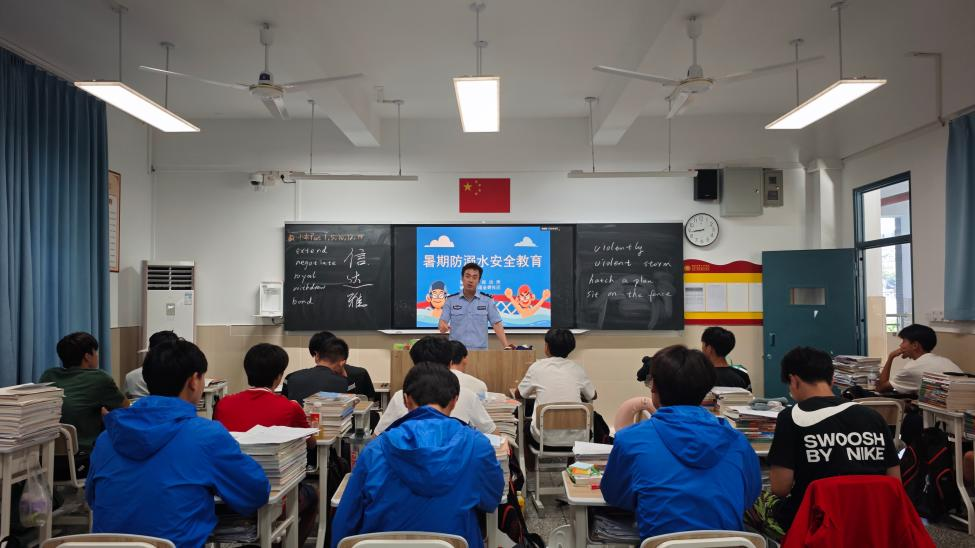 16:多方联动进校园 平安护航暑期成长2.png