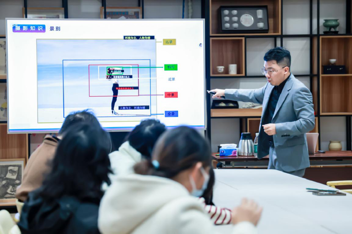 丰文街道开展青年共创社群摄影与短视频剪辑拍摄培训课