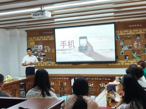 回龙坝镇：聚龙城社区开展文化教育专干拍摄技巧培训