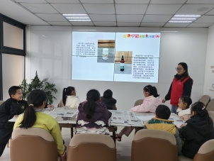 回龙坝镇：聚龙城社区开展青少年活动