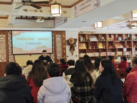 回龙坝镇：新时代文明实践服务中心开展“李明素宣讲队”微宣讲活动