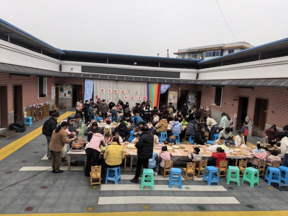 回龙坝镇：回龙坝社区联合辖区幼儿园开展文艺活动