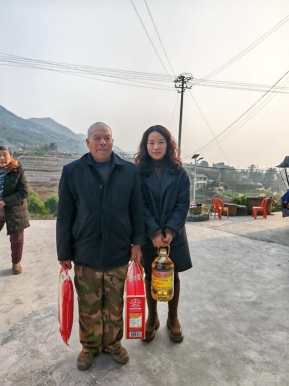 回龙坝镇：四龙村春节走访慰问退役军人