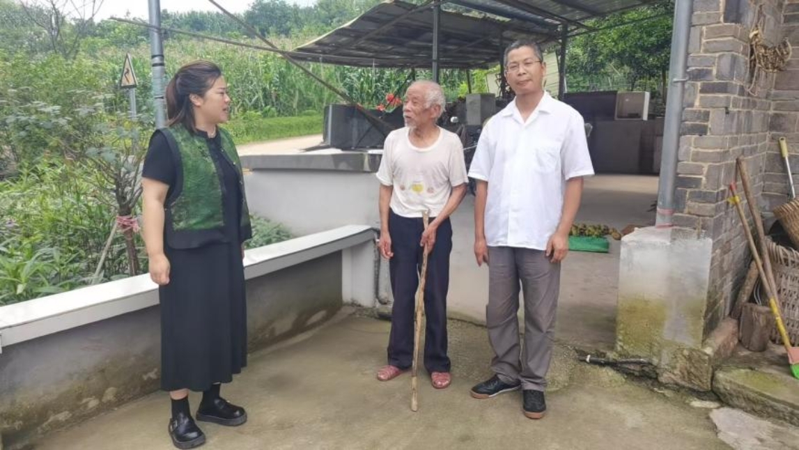 回龙坝镇：四龙村入户走访退役军人