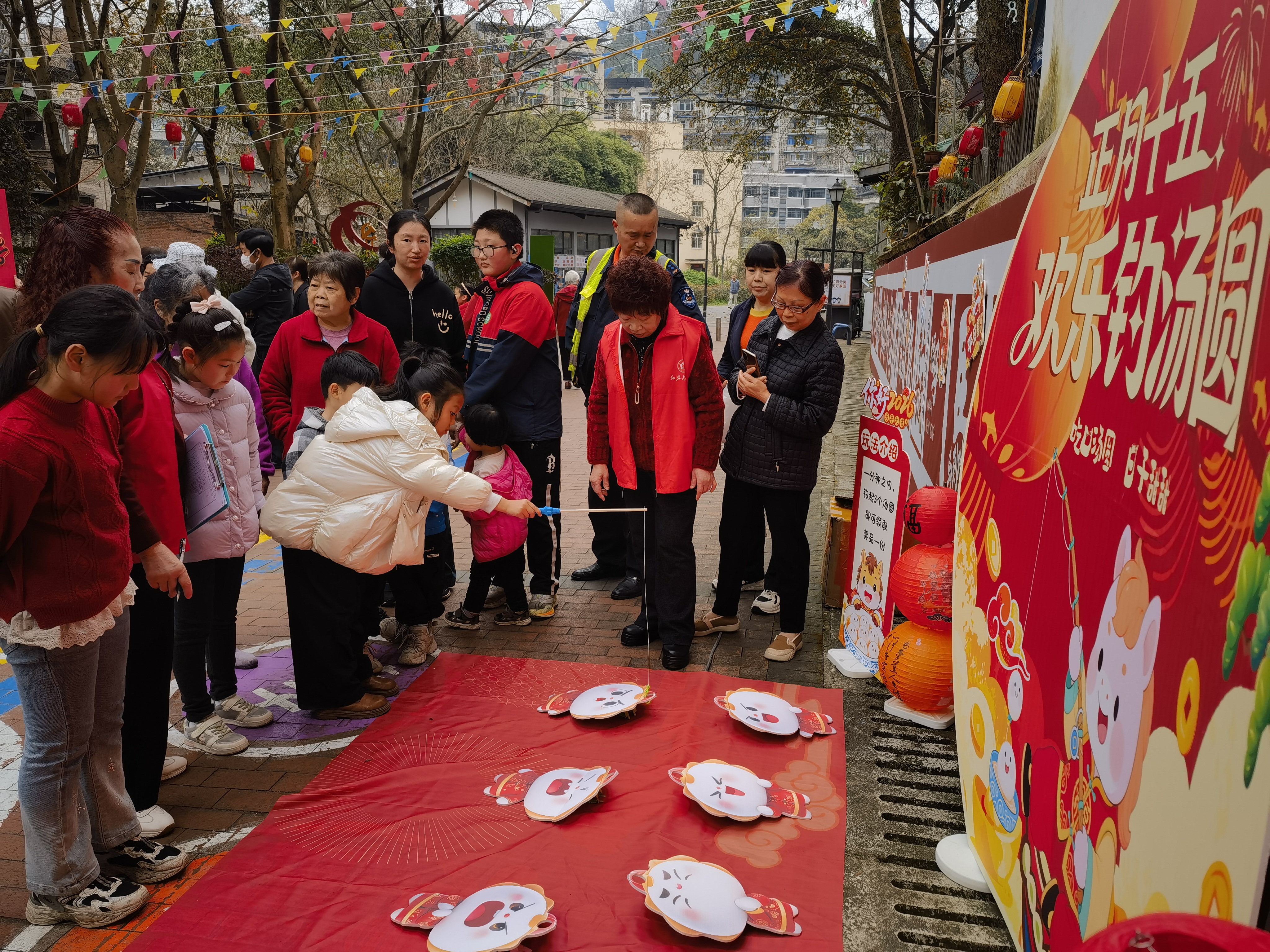 和3.1-石井坡街道和平山社区开展“月圆人团圆·亲情暖归途”元宵节主题活动.jpg
