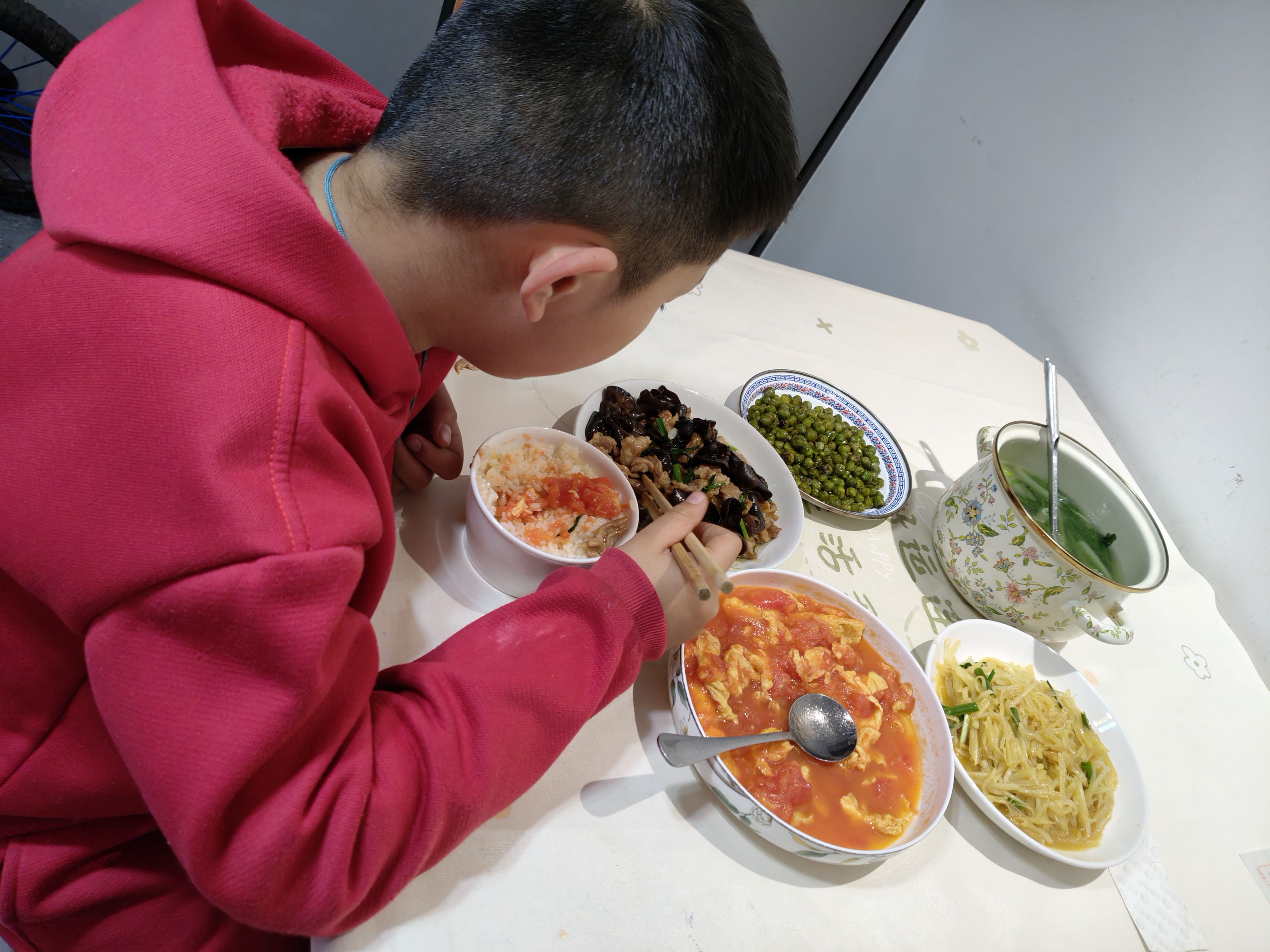 石井坡街道远祖桥社区爱心餐解难题暖民心助康惠民