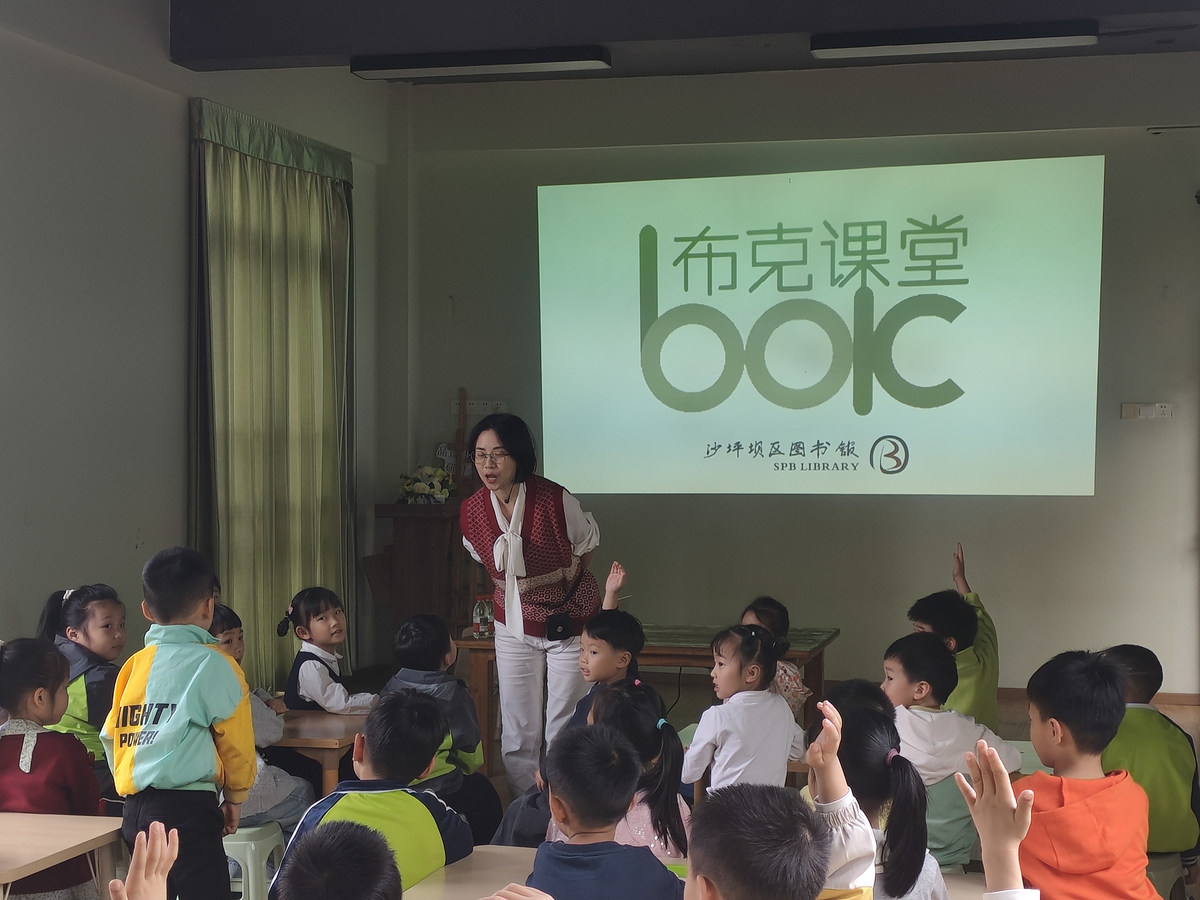 石井坡街道建设坡社区开展四季童读·春季卷活动