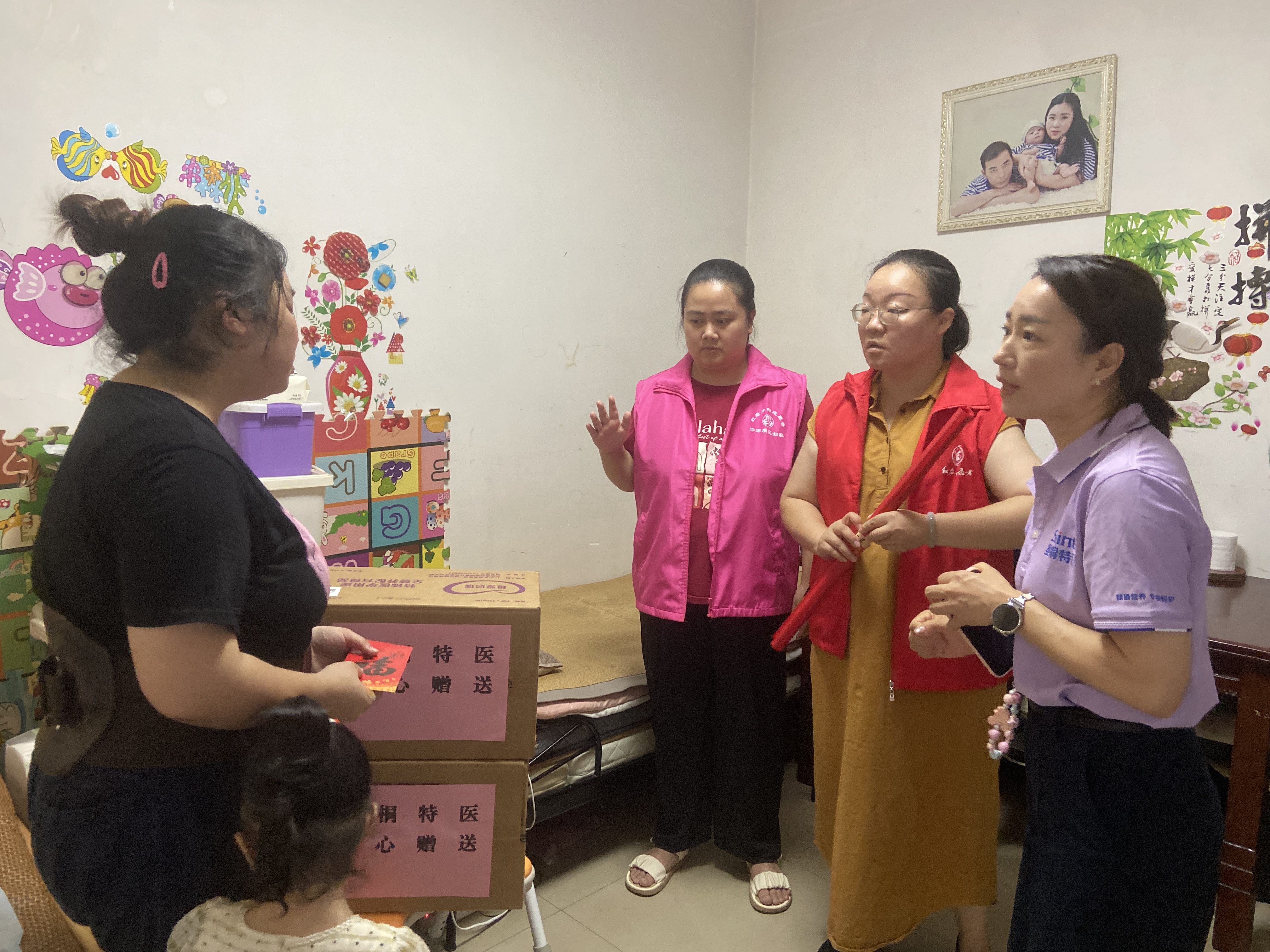 20260804-石井坡街道光荣坡社区联合圣桐特医暖心慰问特殊儿童.png