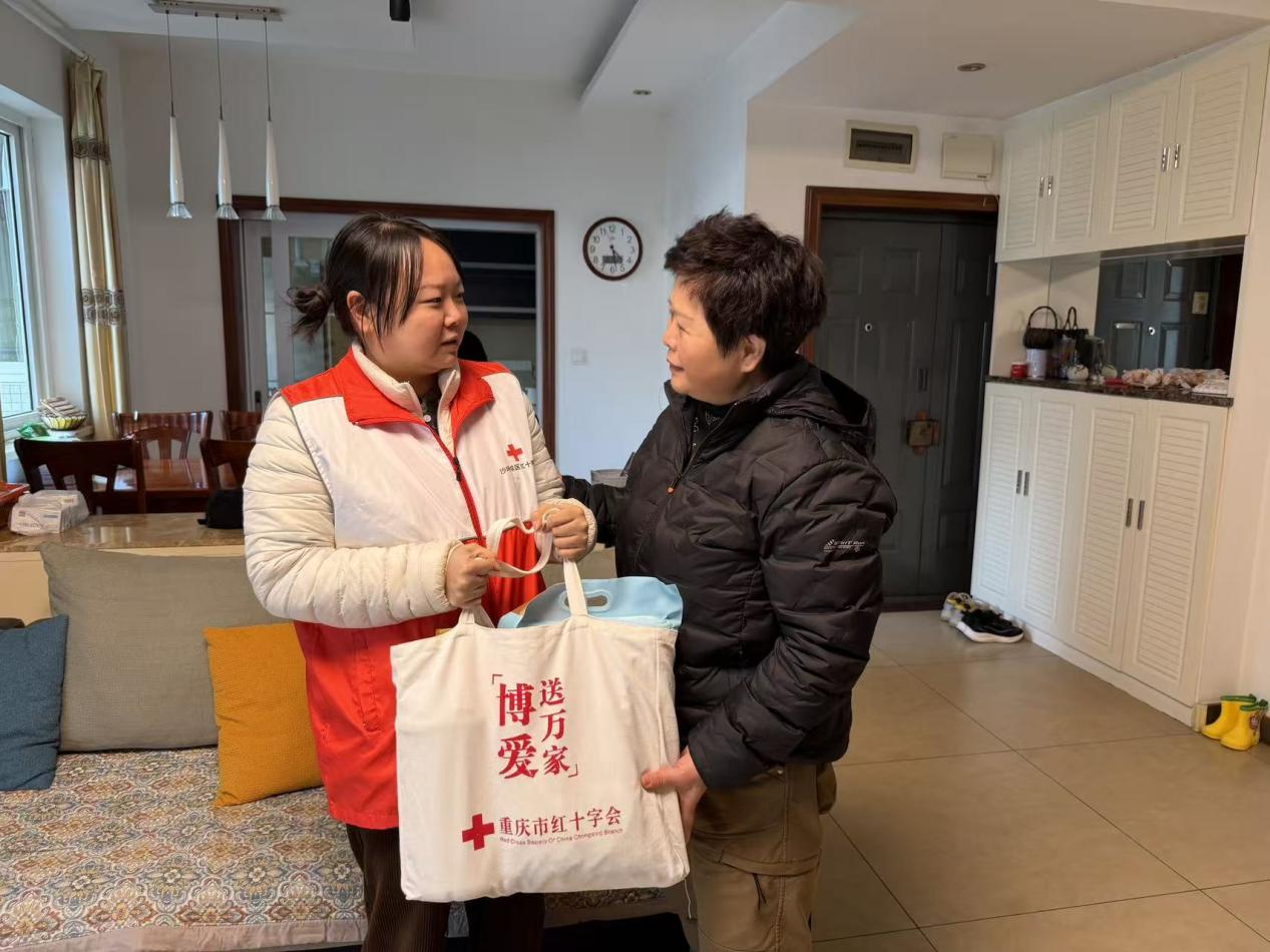 致敬无私大爱，情暖捐赠家属——凤天路社区红十字会开展遗体捐赠家属专项慰问活动