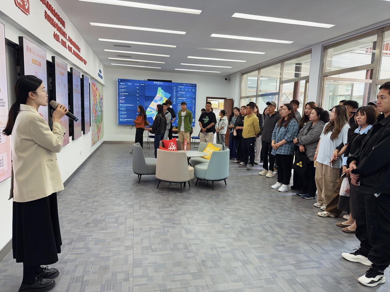 西藏自治区拉萨市社区工作者代表团赴覃家岗街道凤天路社区观摩交流基层治理工作