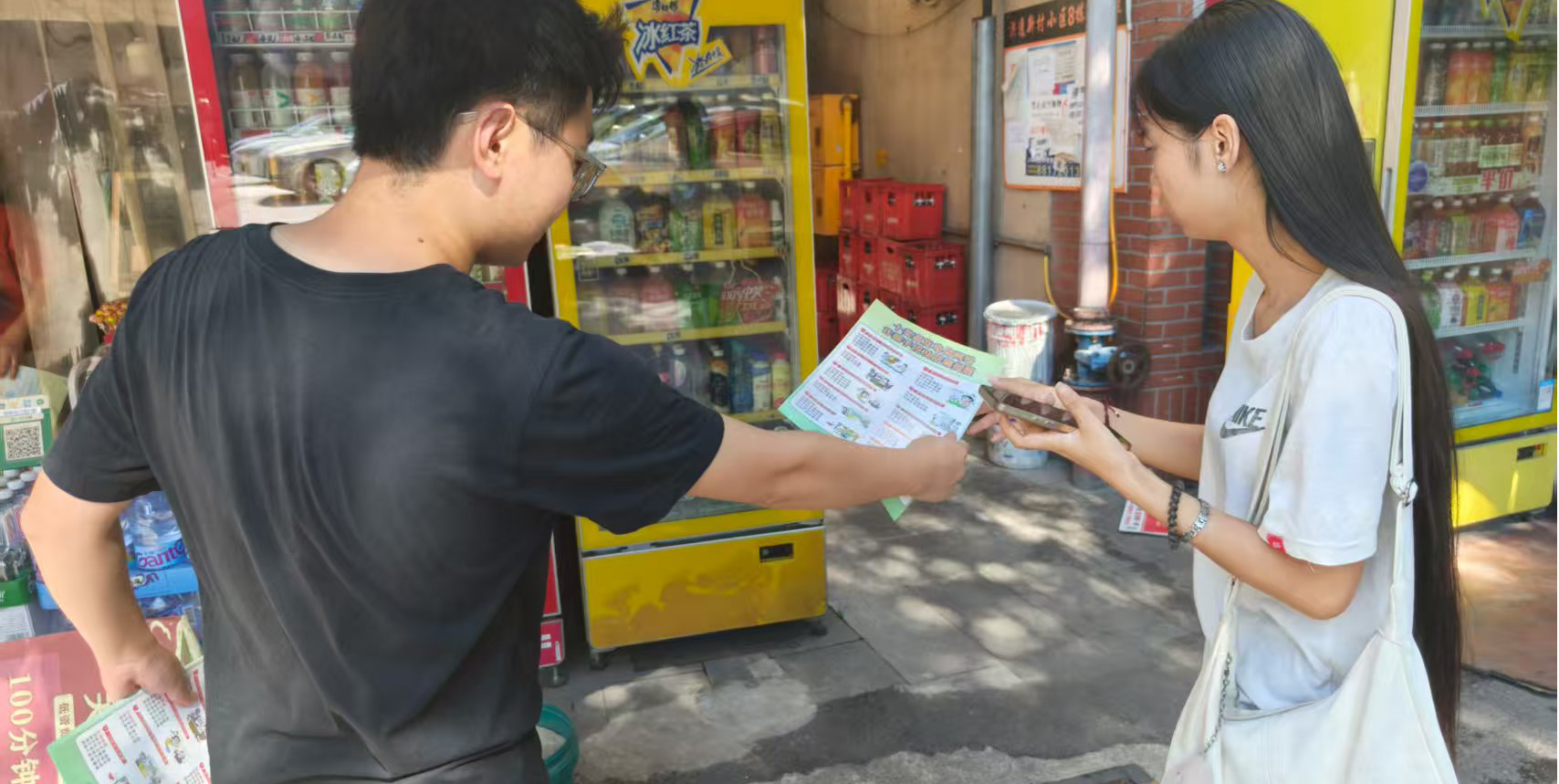 天星桥街道天陈路社区开展夏日反诈宣传活动