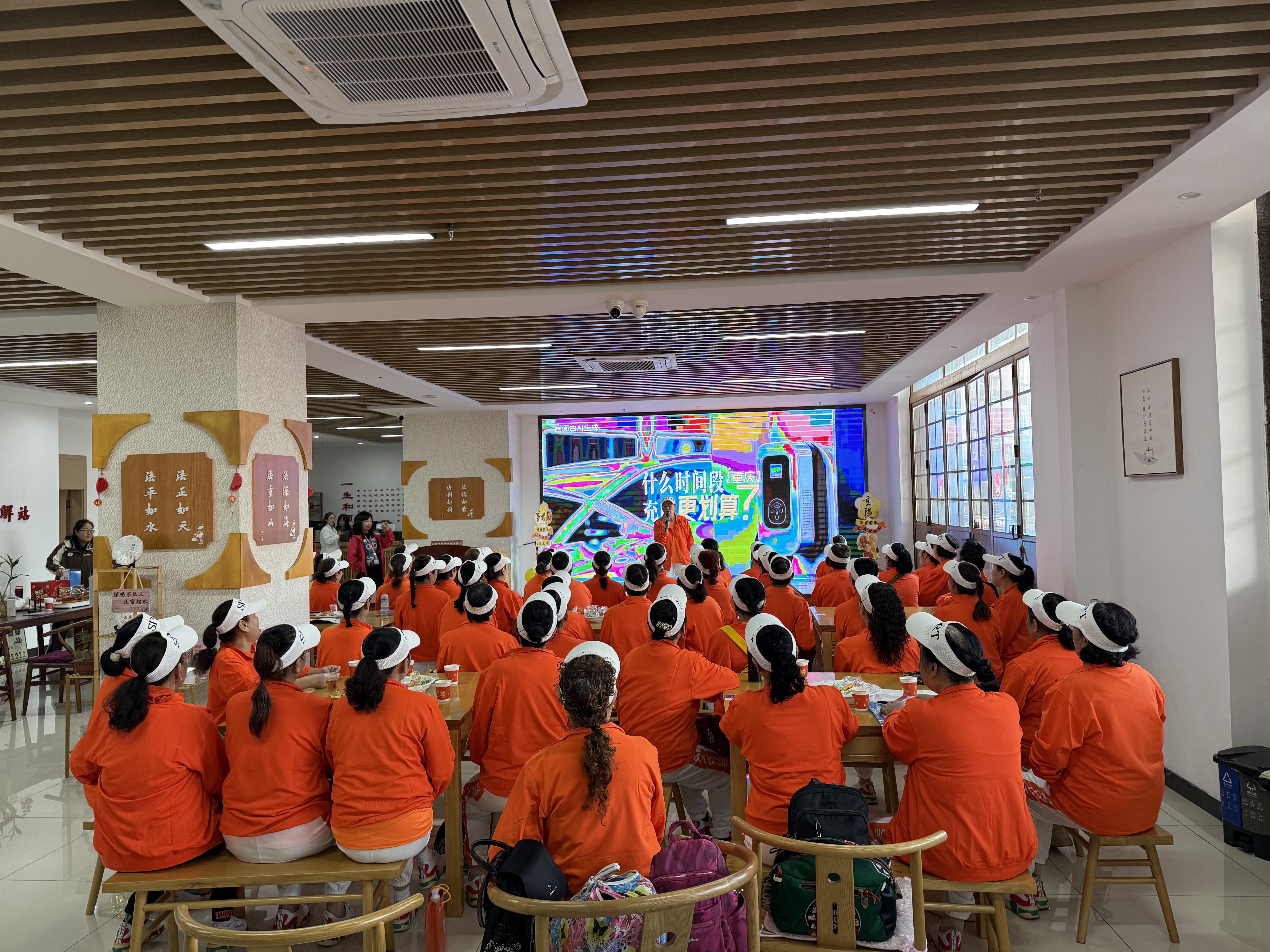 天星桥街道天陈路社区开展分时电价政策宣传活动