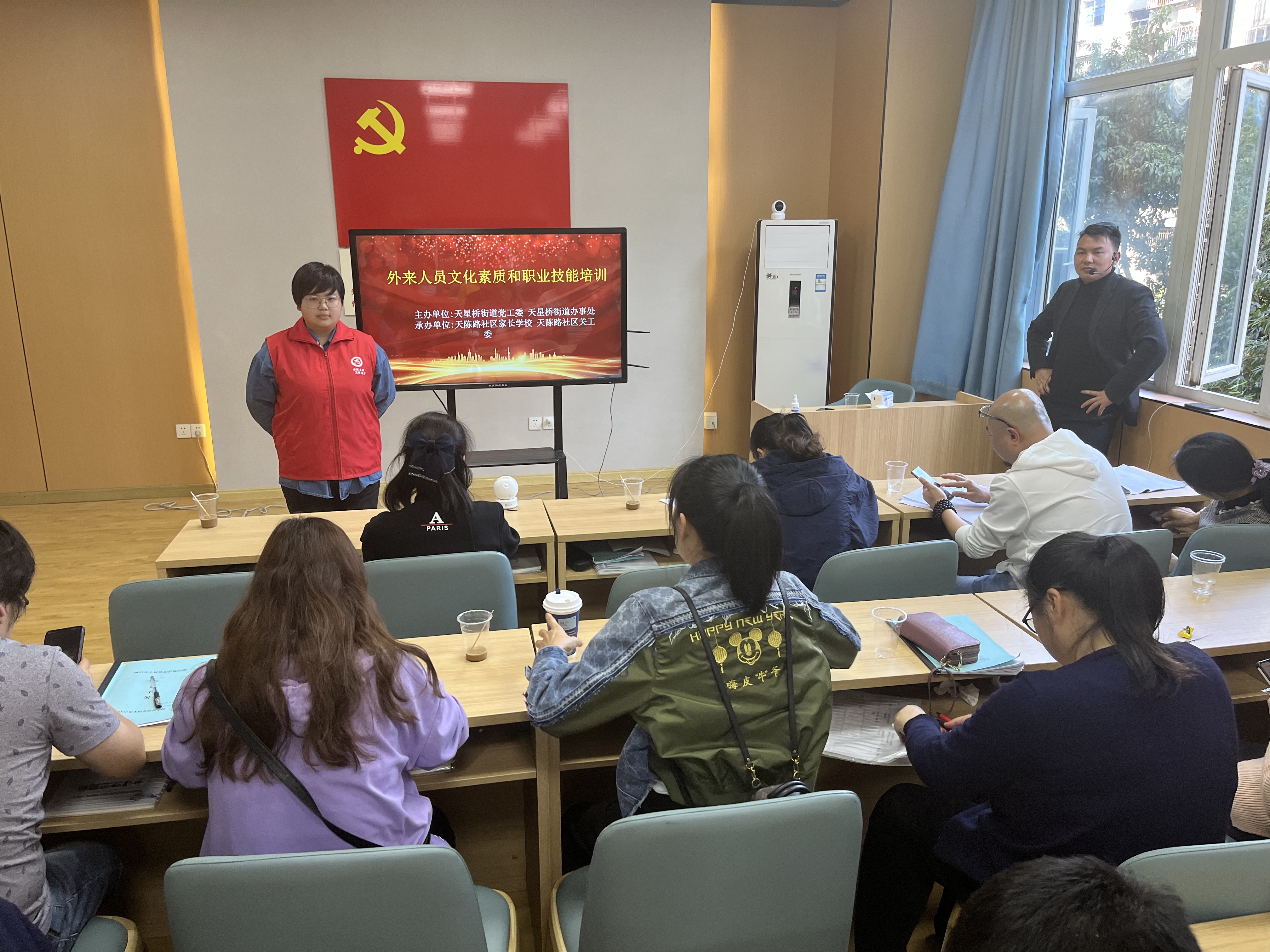 天星桥街道天陈路社区开展外来人员文化素质、职业技能培训活动