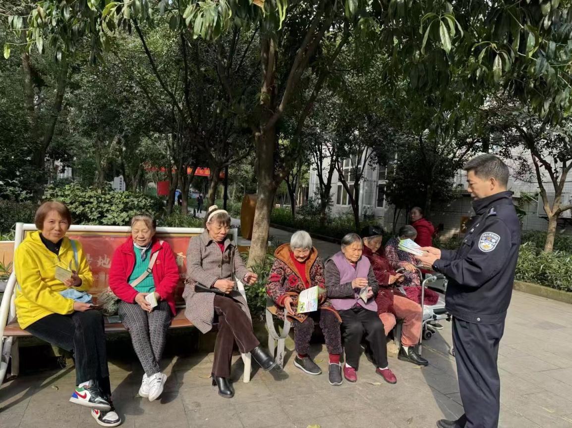 天星桥街道梨树湾社区开展反诈宣传预警活动