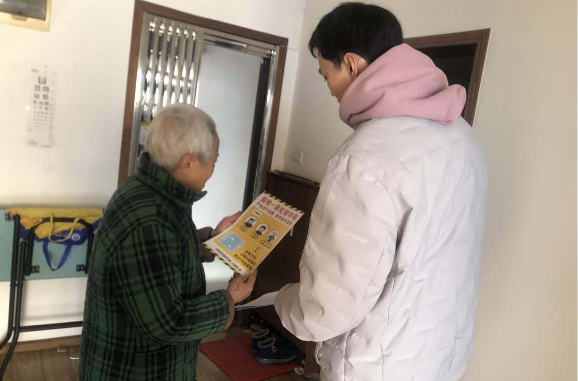 天星桥街道天陈路社区开展入户走访安全宣传活动