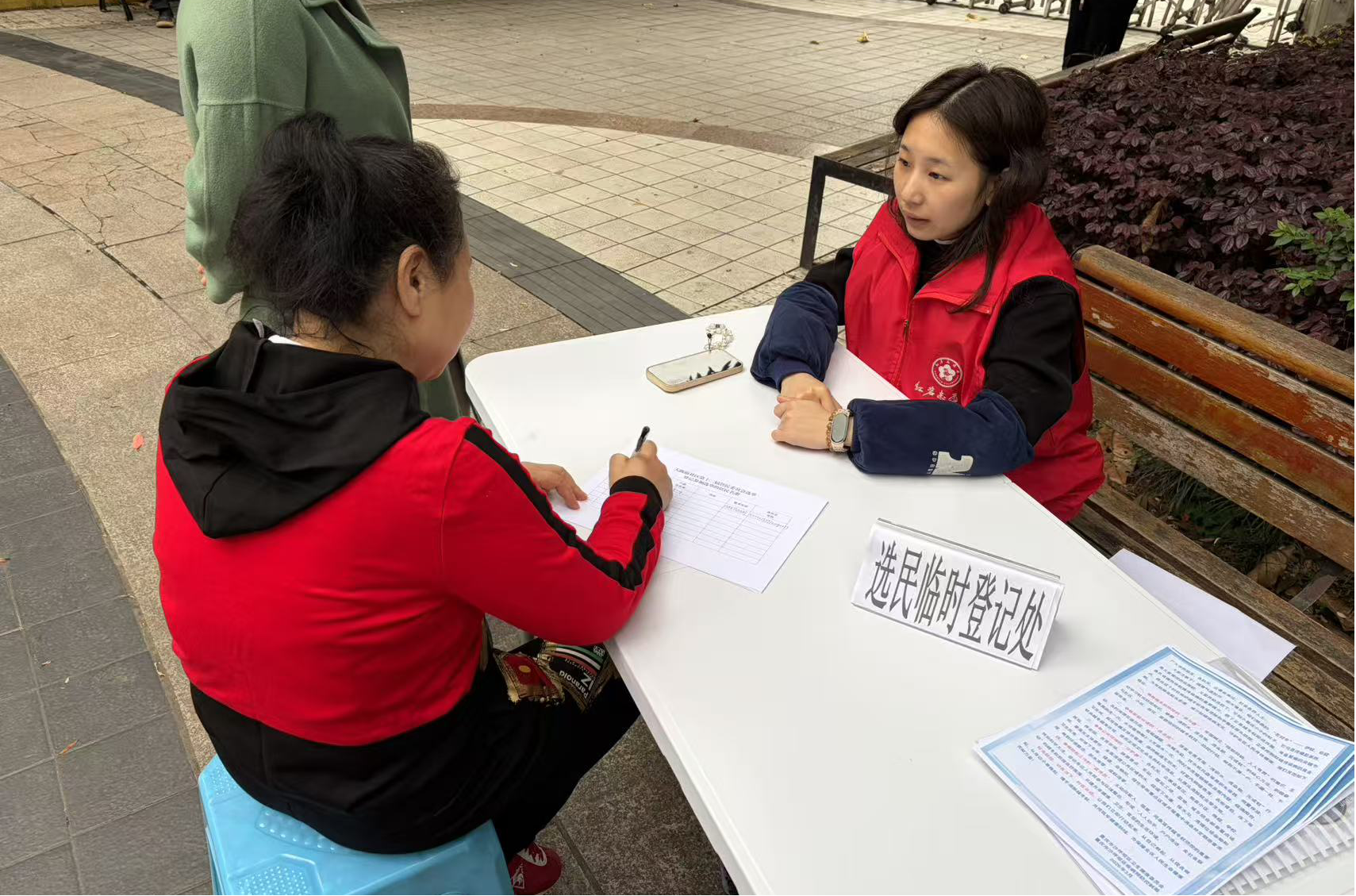 天星桥街道天陈路社区开展换届选举选民登记工作