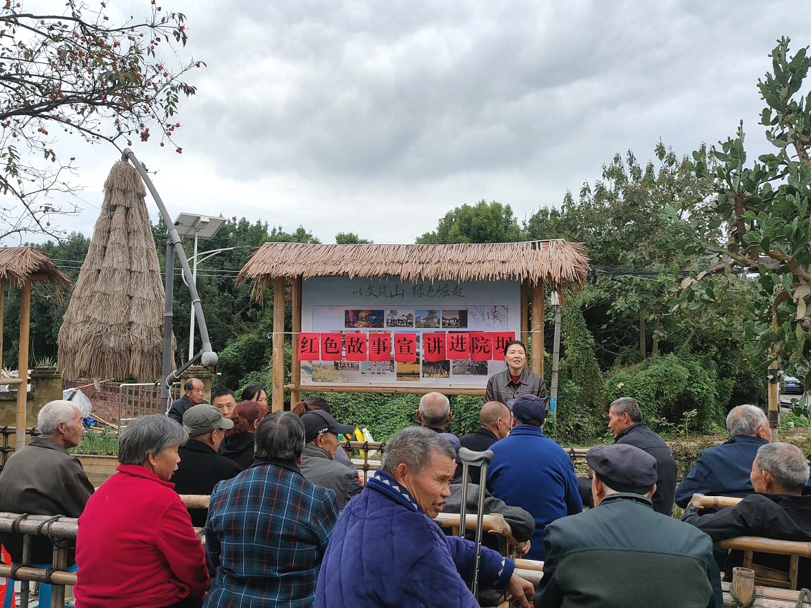 龙泉村:红岩故事进院坝 宣讲服务暖民心.png