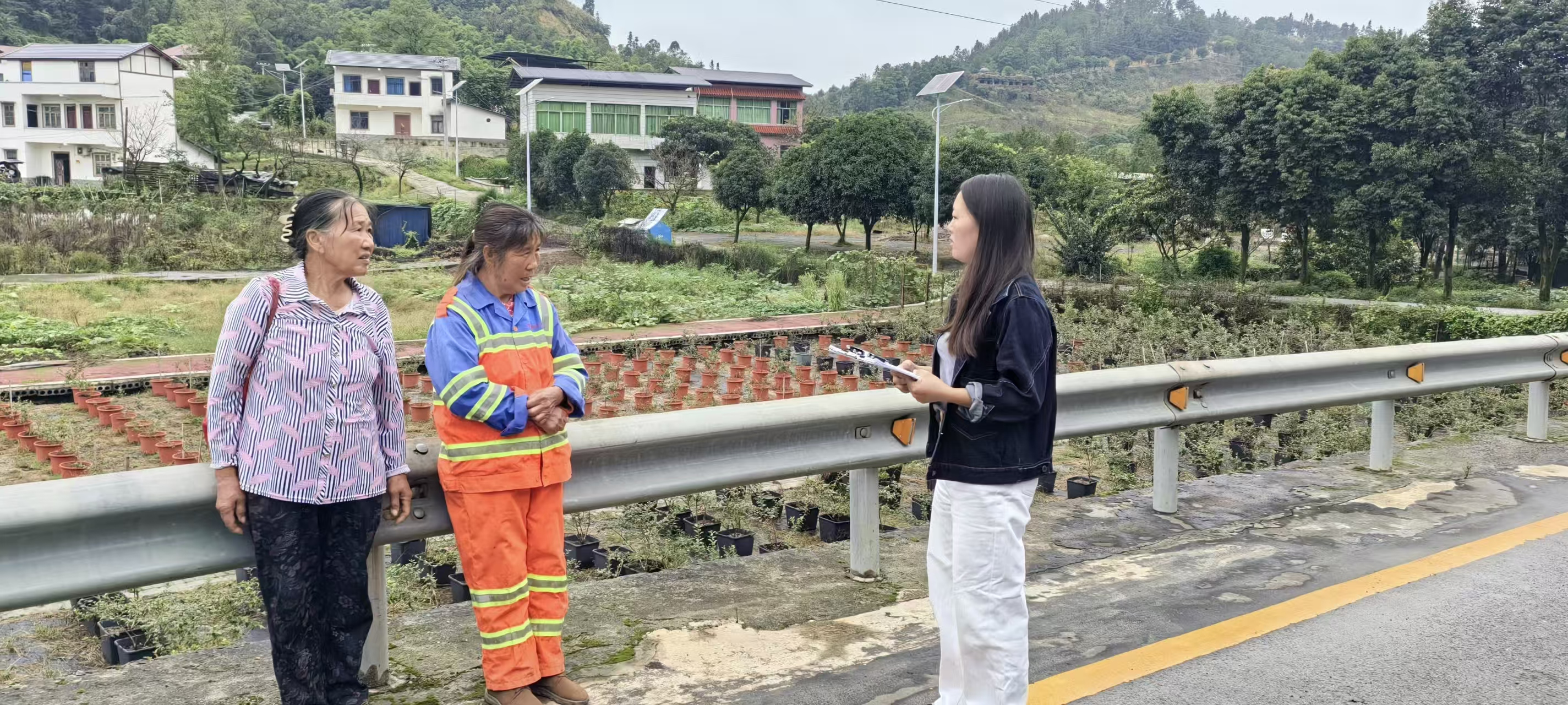 渝见石榴红 同心共繁荣.png