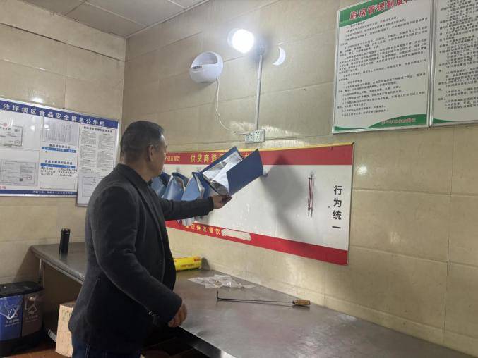 中梁镇：龙泉村开展企业消防及用火用电安全巡查