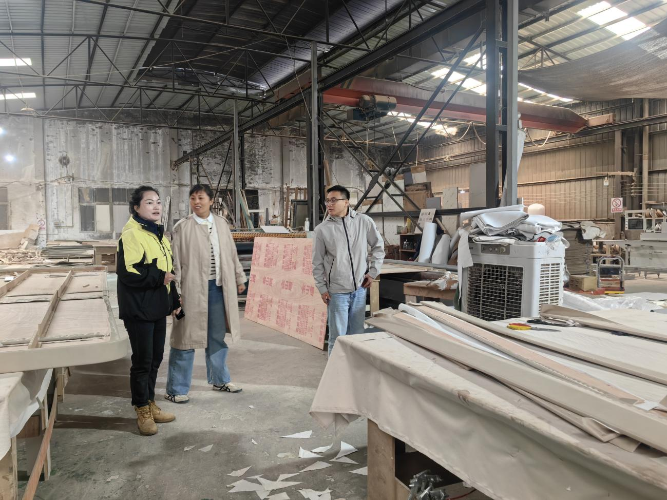 中梁镇：石院村开展企业安全检查工作