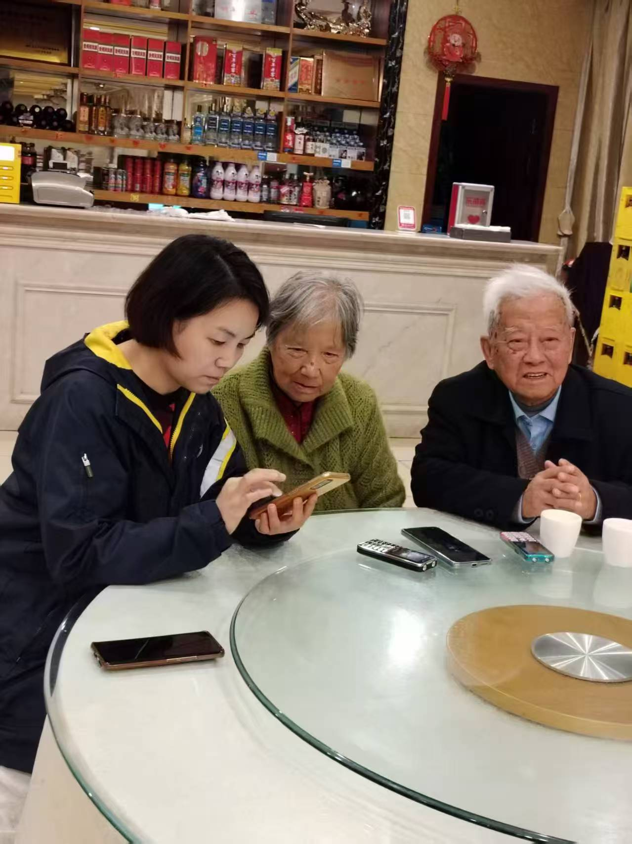 中梁镇：养老认证不用愁 党员入户解民忧