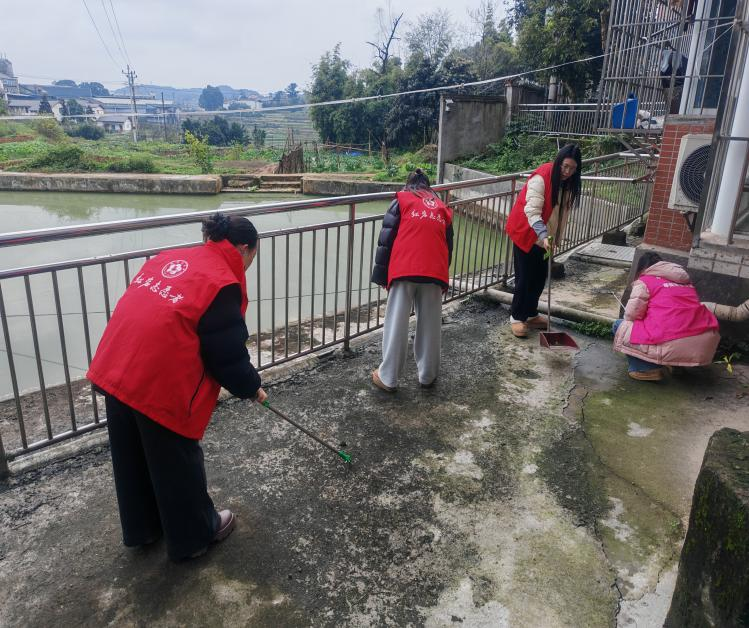 中梁镇：新店子社区开展“河小青”志愿服务活动