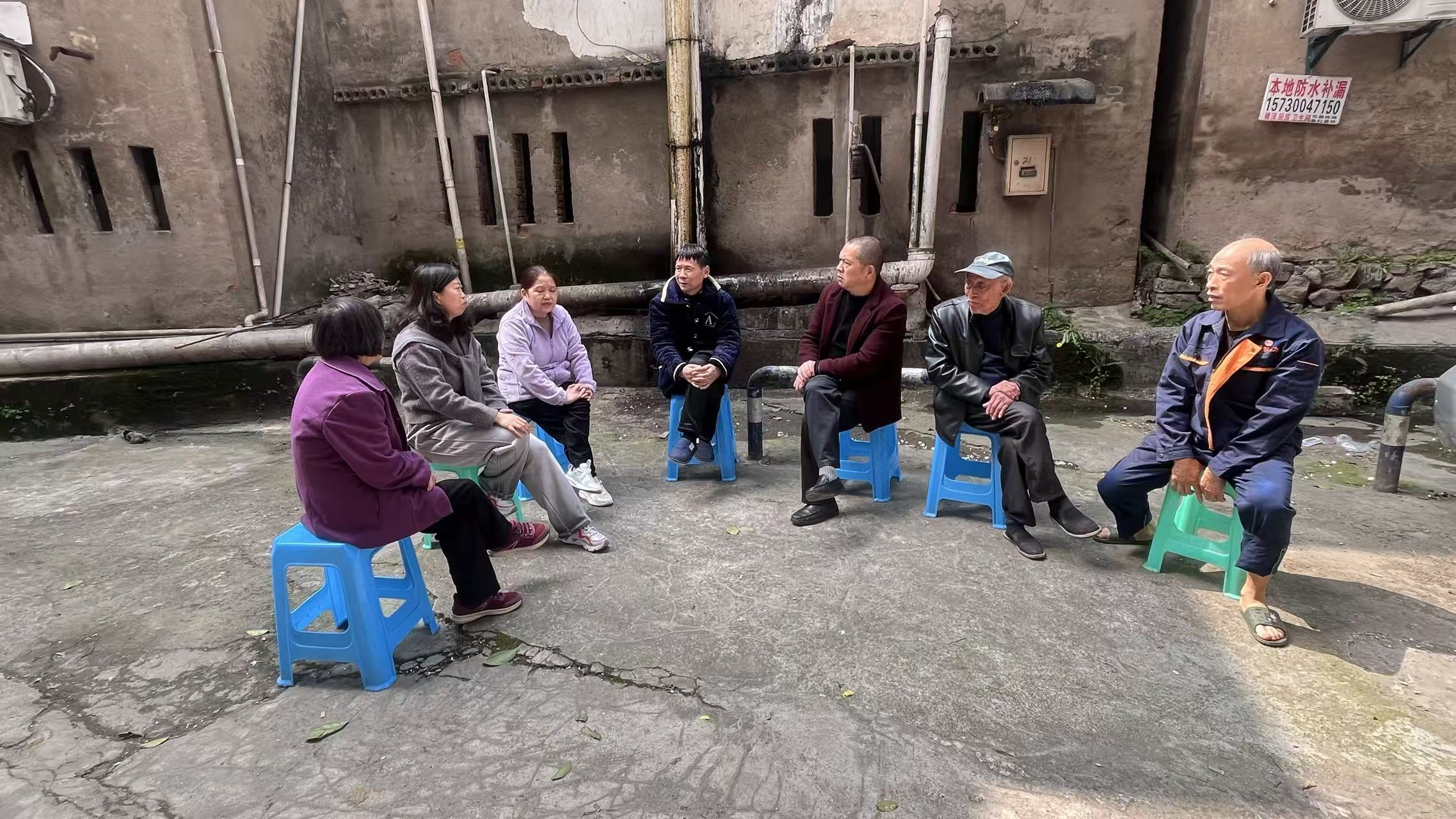 水堡楼小区居民漏水起纠纷 社区调解化干戈.png