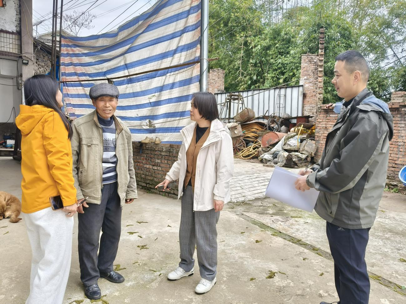 中梁镇：走亲入户察民情 履职尽责暖民心