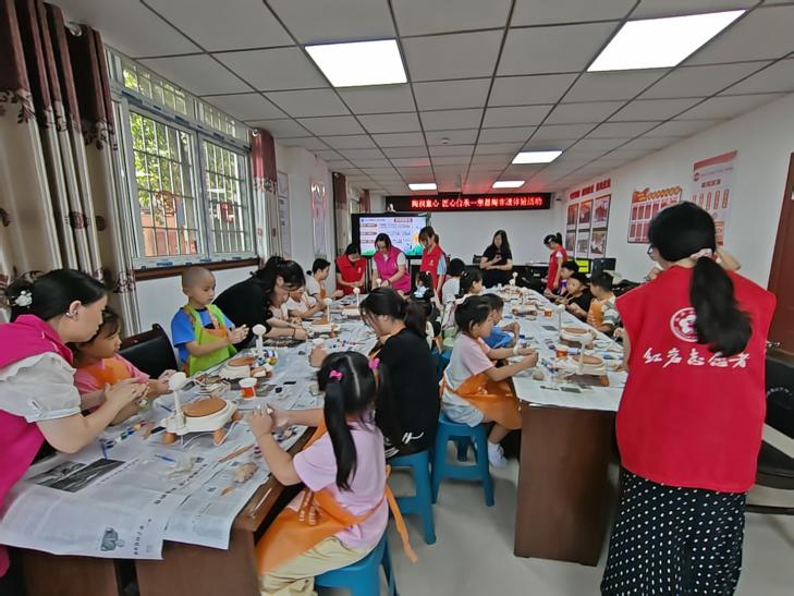 中梁镇：陶润童心 匠心传承——新店子社区开展荣昌陶非遗体验活动