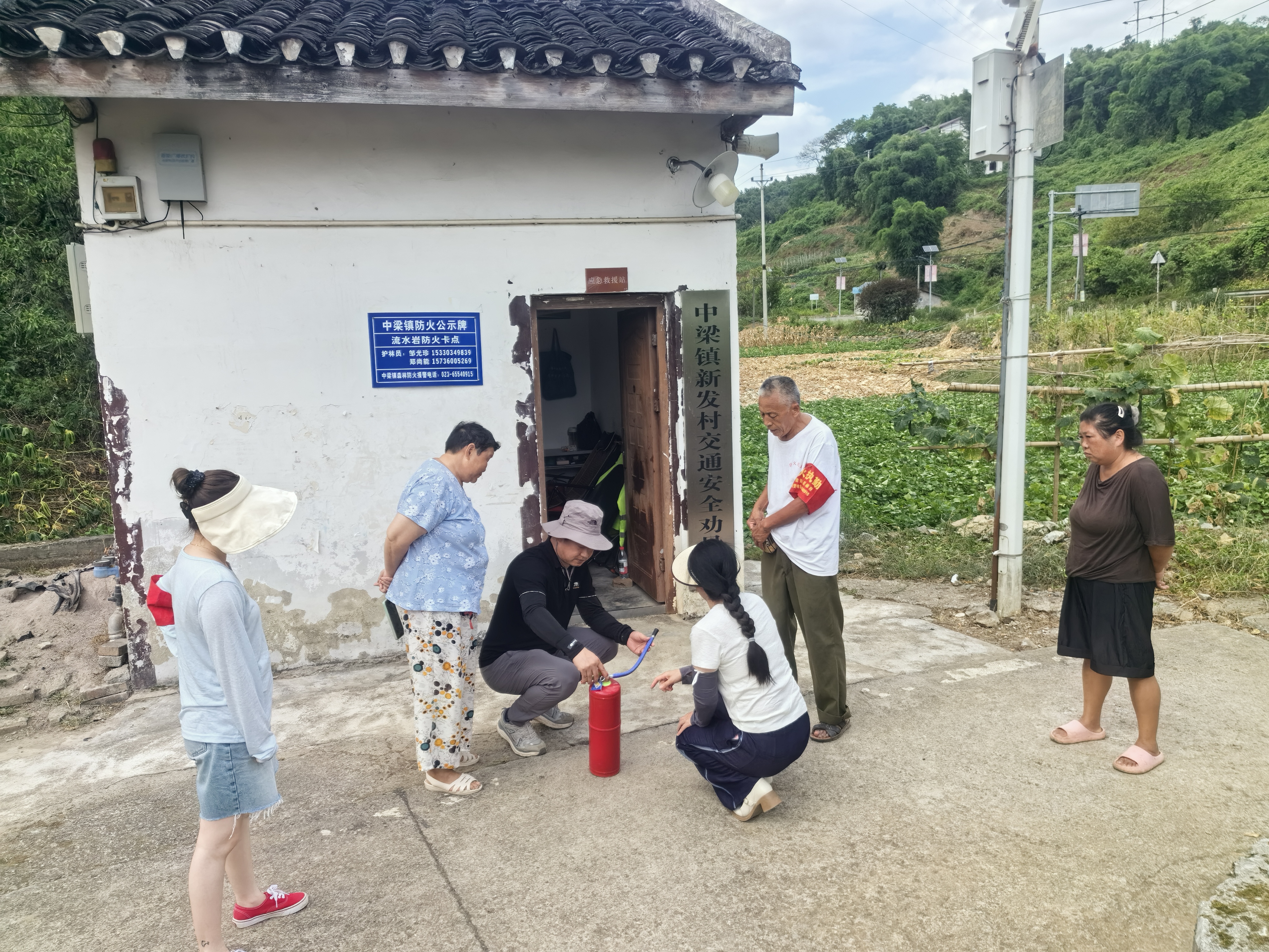 新发村开展森林防火应急实操培训.jpg