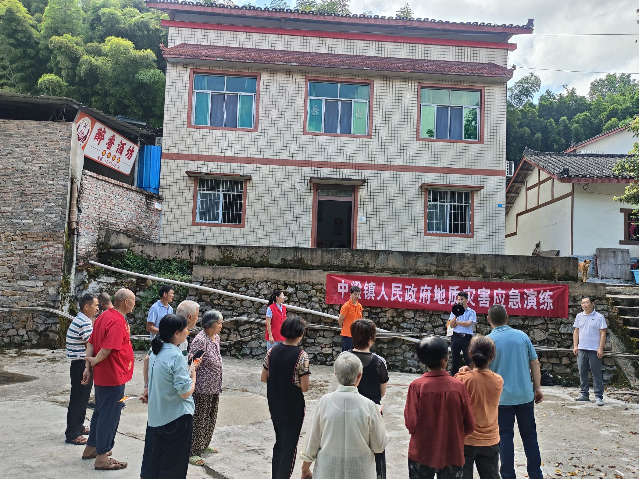 中梁镇：龙泉村开展地质灾害避险应急演练 筑牢汛期安全防线