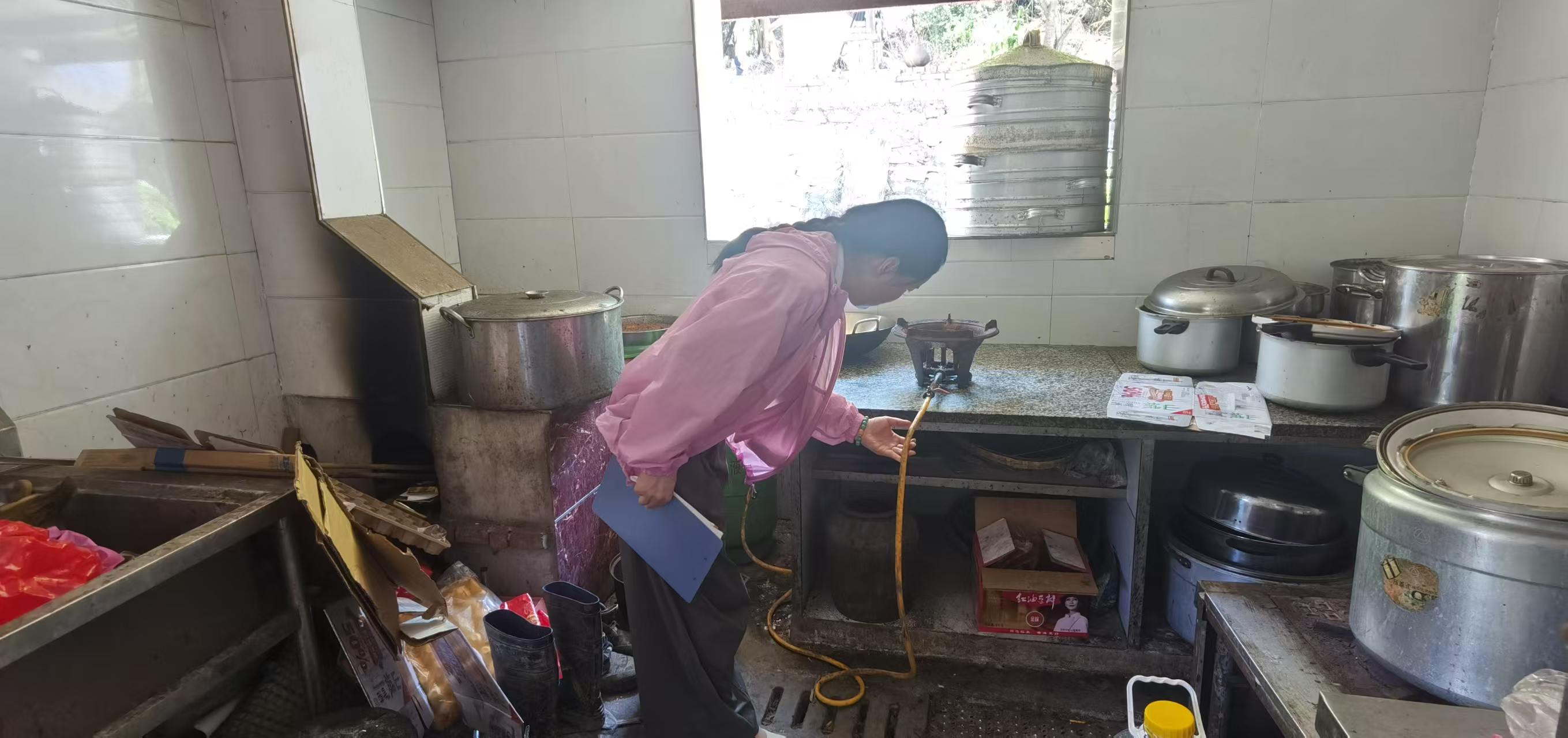 中梁镇：排查隐患守底线 筑牢安全防护网